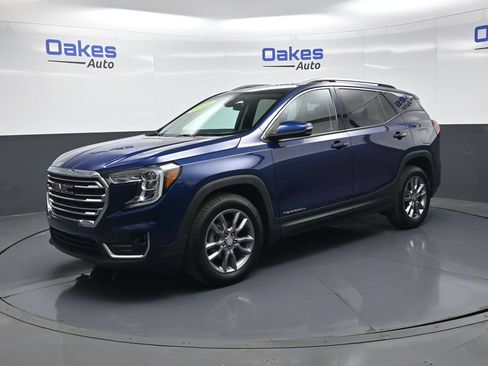 Used 2022 GMC Terrain SLT w/ LPO, Floor Liner Package AWD/4WD image 4