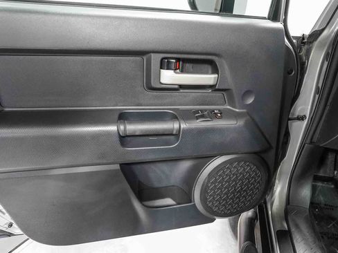 Used 2011 Toyota FJ Cruiser 4WD w/ Convenience Pkg image 21