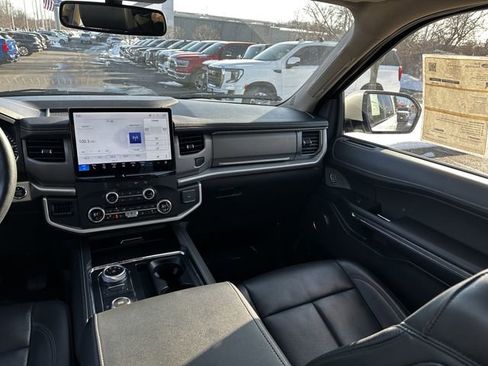 Certified 2022 Ford Expedition XLT image 17
