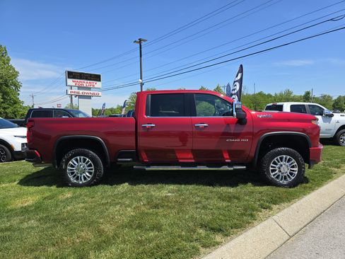 Used 2020 Chevrolet Silverado 2500 High Country w/ Technology Package AWD/4WD image 2