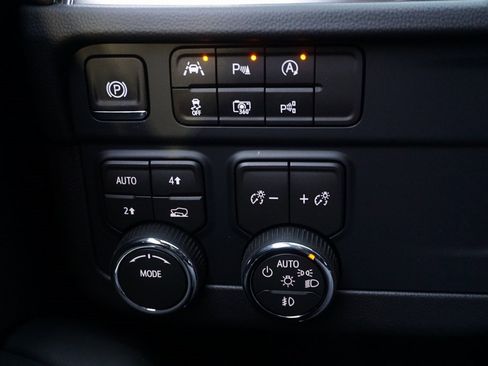 New 2026 Chevrolet Suburban High Country image 25