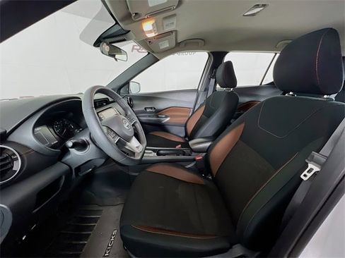 Used 2024 Nissan Kicks SR image 10