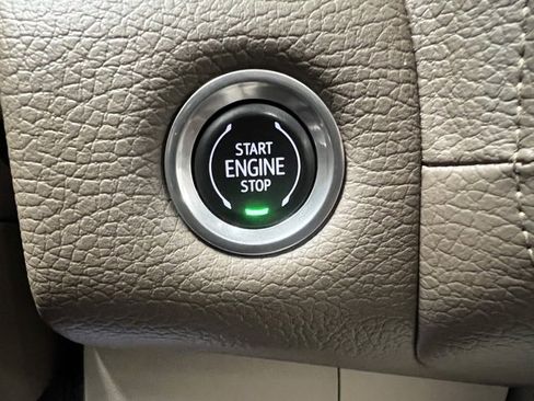 Used 2023 GMC Yukon XL Denali image 33