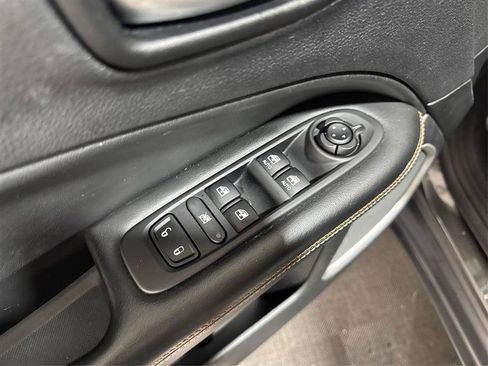 Used 2019 Jeep Compass Latitude AWD/4WD image 32
