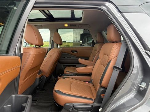 Used 2023 Nissan Pathfinder Platinum AWD/4WD image 8