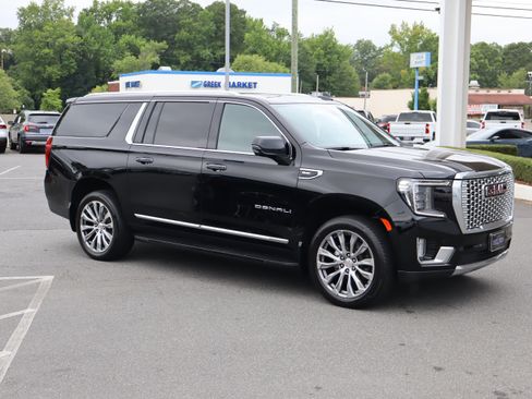 Used 2022 GMC Yukon XL Denali AWD/4WD image 2