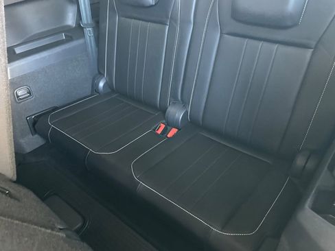 Used 2023 Volkswagen Tiguan SE FWD image 16