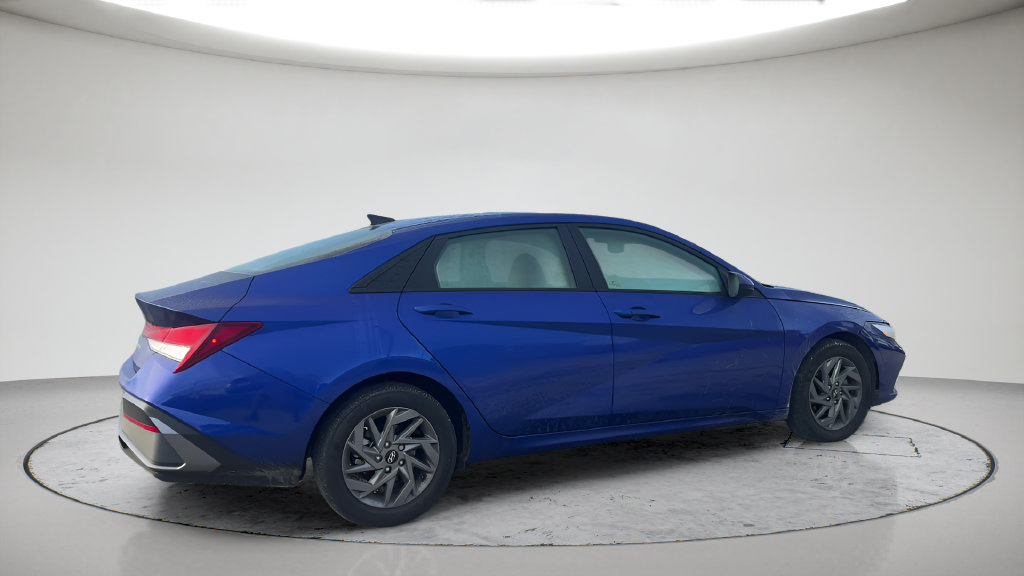Used 2024 Hyundai Elantra SEL FWD image 6