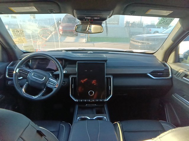 Used 2024 GMC Acadia Denali AWD/4WD image 5
