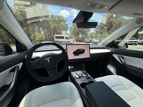 Used 2022 Tesla Model Y Long Range AWD/4WD image 19