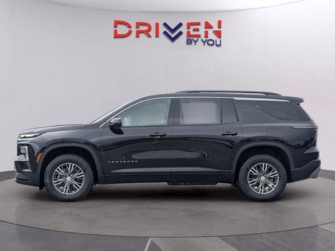 New 2026 Chevrolet Traverse LT w/ Driver Confidence Package image 2