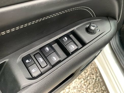 Used 2023 Jeep Compass High Altitude AWD/4WD image 18
