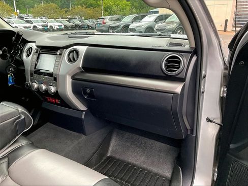 Used 2017 Toyota Tundra SR5 AWD/4WD image 13