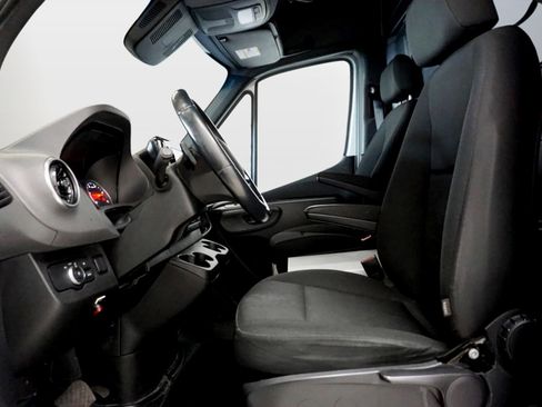 Used 2019 Freightliner Sprinter 170 Cargo RWD image 12