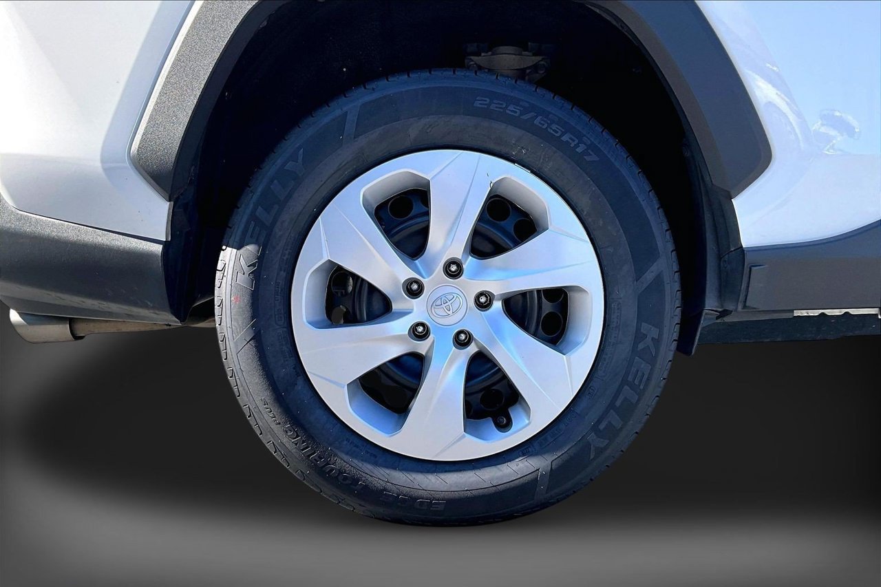 Used 2025 Toyota RAV4 LE FWD image 35