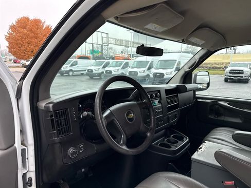 Used 2015 Chevrolet Express 2500 Extended image 14