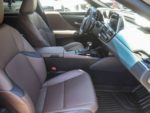 Used 2025 Lexus ES 350 w/ Premium Package FWD image 18