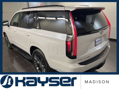 Used 2021 Cadillac Escalade Sport w/ Driver Assist Tech Package AWD/4WD image 4