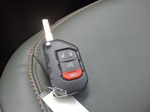 Used 2026 Jeep Gladiator Mojave AWD/4WD image 28