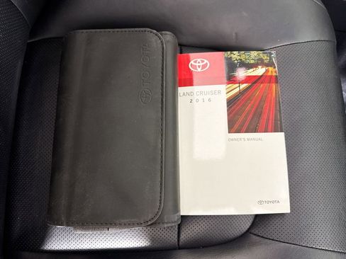 Used 2016 Toyota Land Cruiser image 44