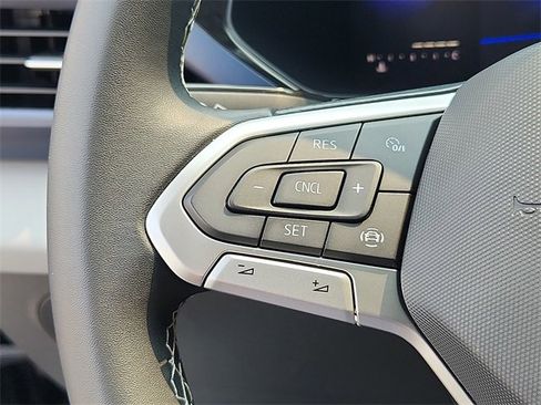 Certified 2022 Volkswagen Taos SE w/ Panoramic Sunroof Package image 22