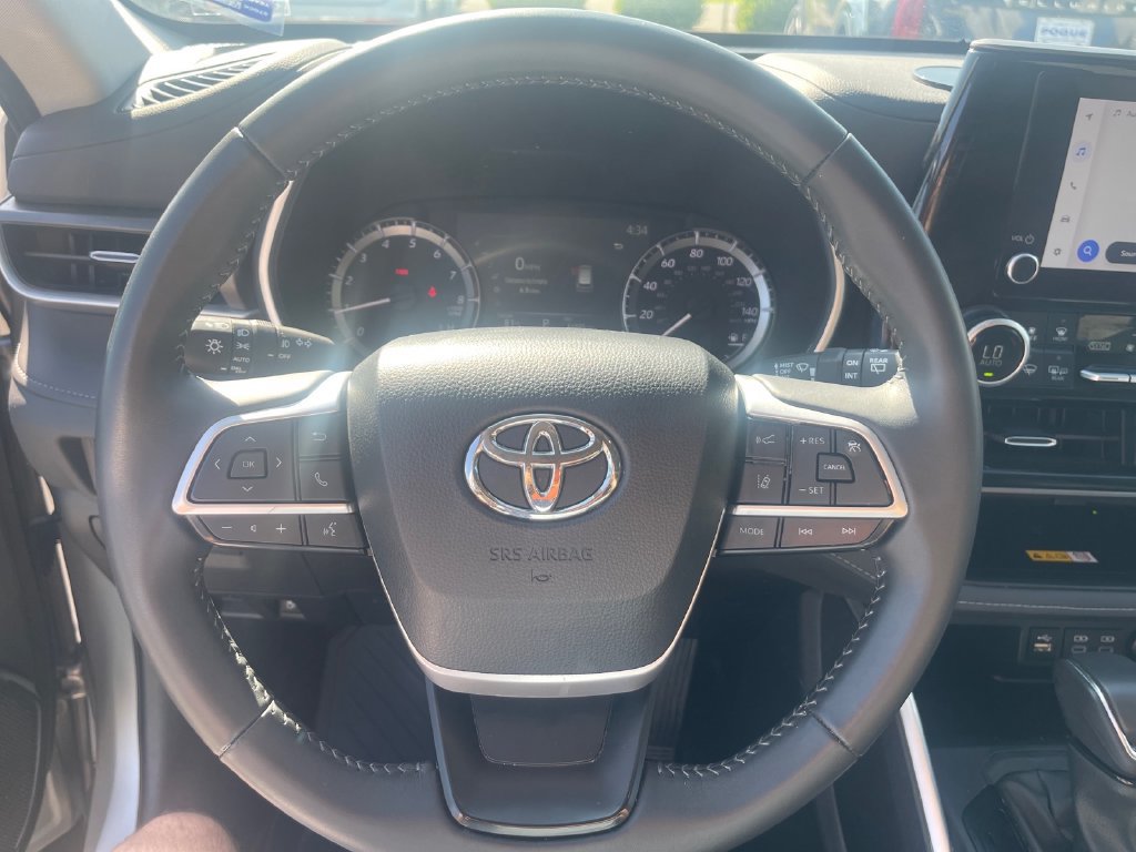 Used 2024 Toyota Highlander XLE AWD/4WD image 9