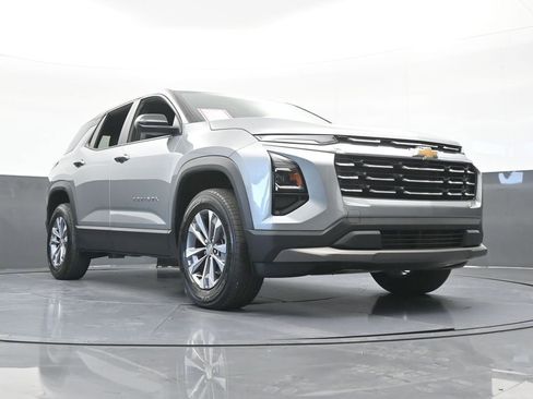 Used 2025 Chevrolet Equinox LT FWD image 57
