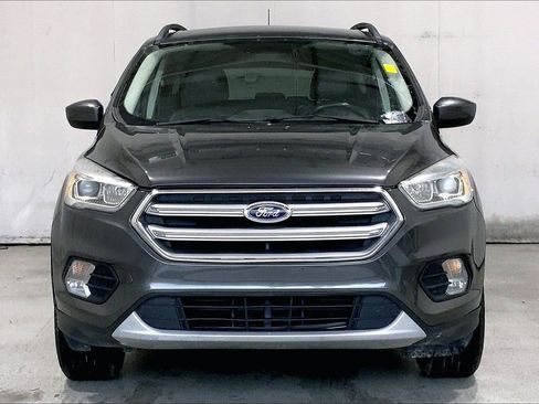 Used 2017 Ford Escape SE w/ SE Leather Comfort Package FWD image 3