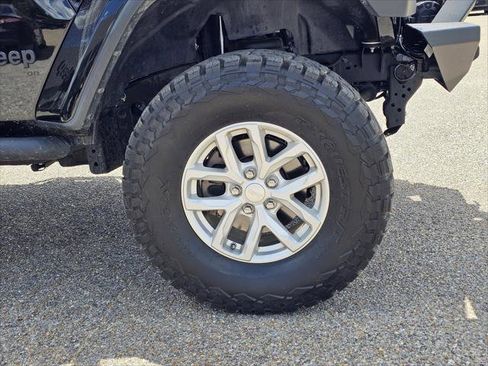 Certified 2023 Jeep Gladiator Sport AWD/4WD image 6
