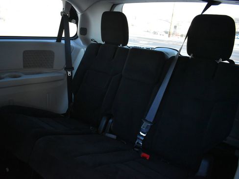 Used 2016 Dodge Grand Caravan SXT image 18