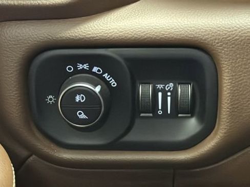 Used 2022 RAM 3500 Laramie AWD/4WD image 30