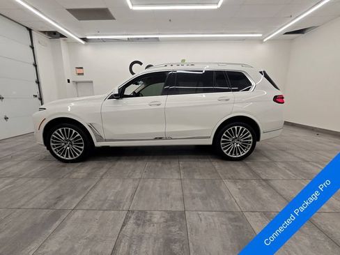 Used 2025 BMW X7 xDrive40i w/ Premium Package AWD/4WD image 4