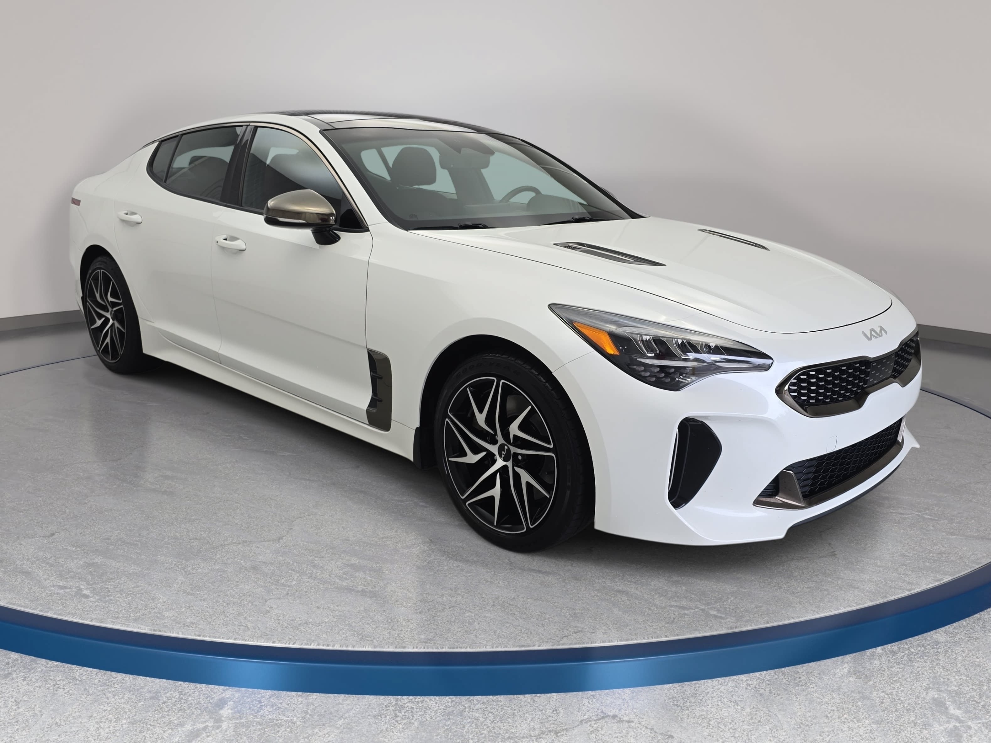 Used 2023 Kia Stinger GT-Line w/ Sun & Sound Package RWD image 3