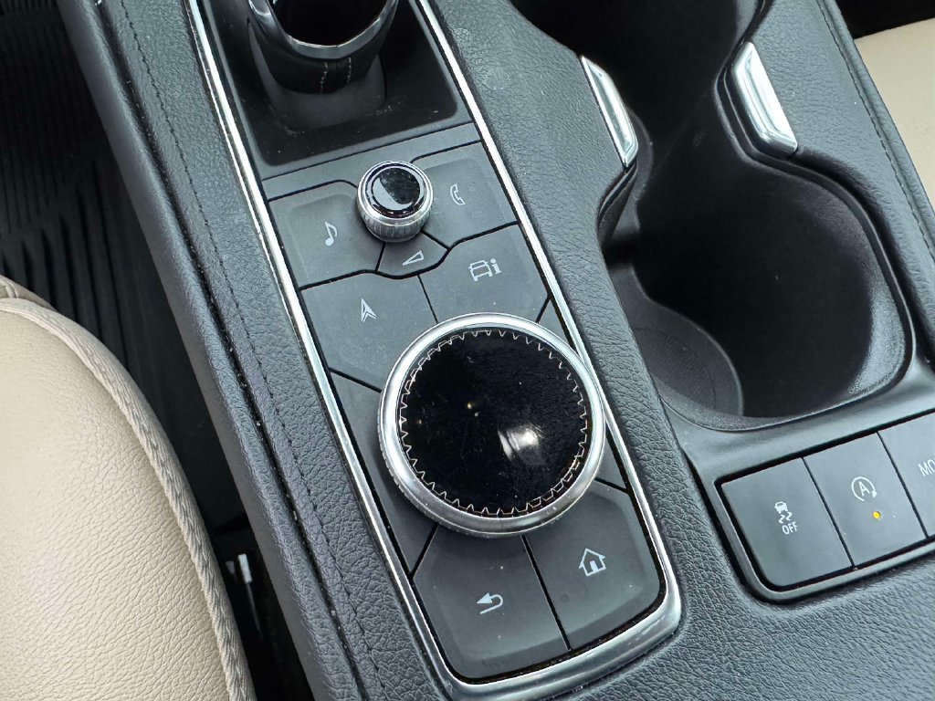 Used 2024 Cadillac XT4 Luxury w/ Cold Weather Package FWD image 31