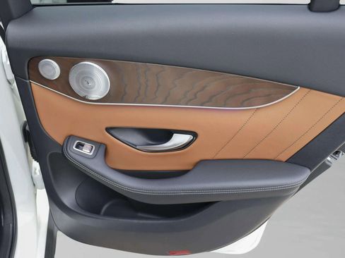 Used 2021 Mercedes-Benz GLC 300 4MATIC image 32