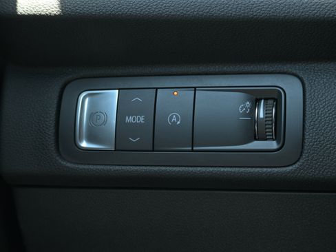 Used 2025 Chevrolet Traverse LT w/ Driver Confidence Package FWD image 26