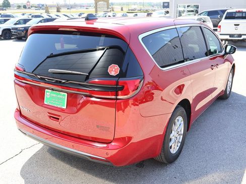New 2027 Chrysler Pacifica Select FWD image 5