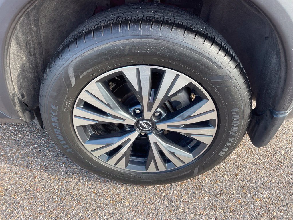 Certified 2023 Nissan Rogue SV FWD image 17