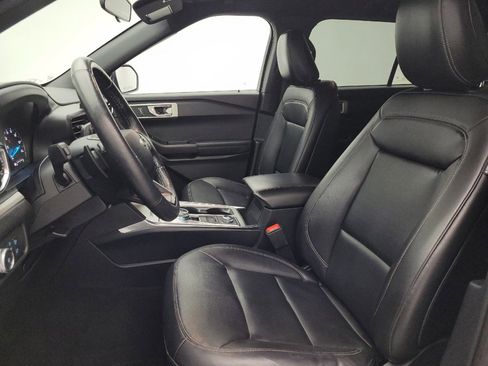 Used 2020 Ford Explorer XLT w/ Equipment Group 202A AWD/4WD image 17