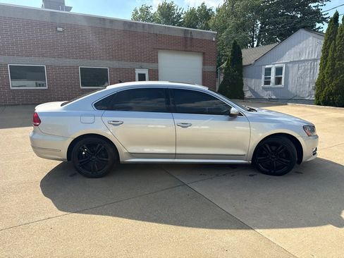 Used 2012 Volkswagen Passat TDI SEL Premium FWD image 4
