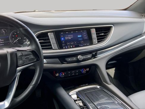 Used 2022 Buick Enclave Essence w/ Sport Touring Edition FWD image 7