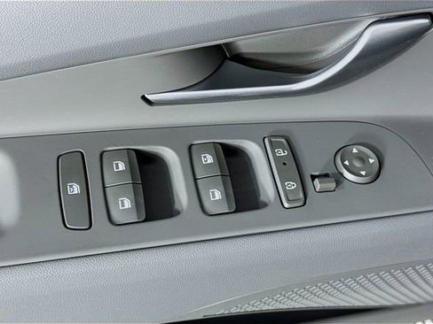New 2025 Hyundai Elantra SEL FWD image 22