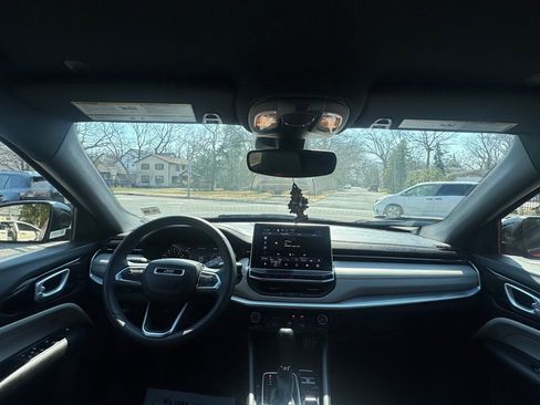 Used 2025 Jeep Compass Limited image 14