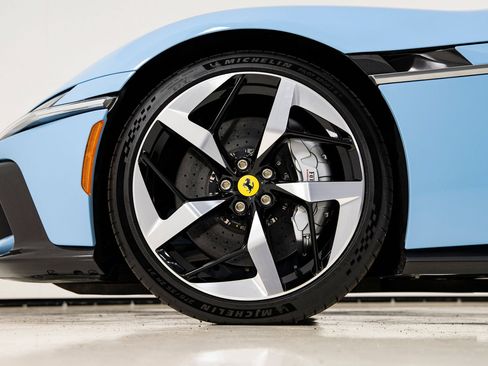Certified 2025 Ferrari 12Cilindri RWD image 19