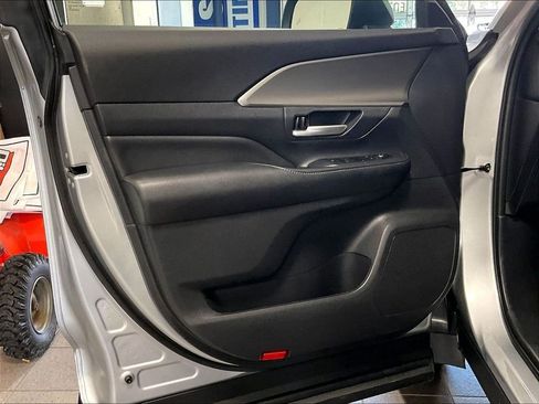 Certified 2025 Toyota Grand Highlander AWD image 9