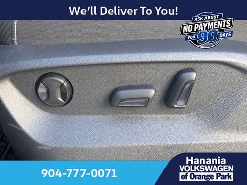 Certified 2025 Volkswagen Atlas Cross Sport SE FWD image 20