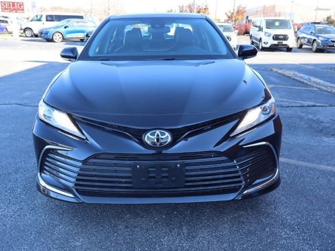 Used 2021 Toyota Camry XLE image 2