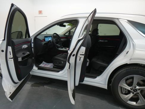 Used 2026 Genesis GV70 2.5T image 32