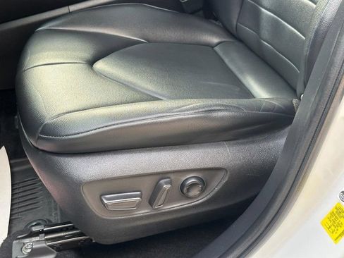 Used 2022 Toyota Highlander XLE AWD/4WD image 30