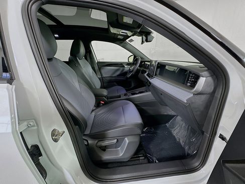 New 2026 Volkswagen Tiguan SE R-Line AWD/4WD image 28